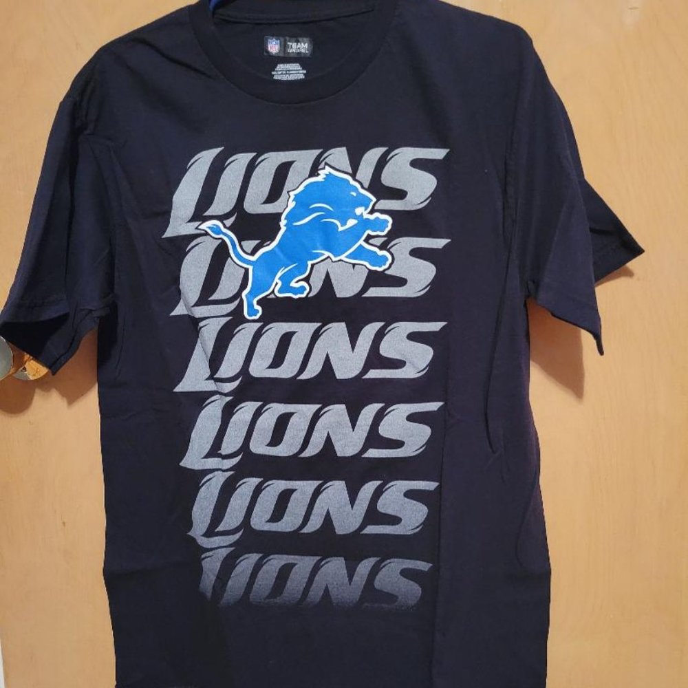 Black Lions Logo Short Sleeved Shirt- Size- Medium,